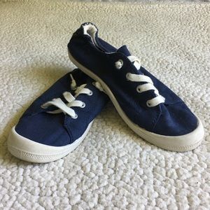 Slip on tennis shoes